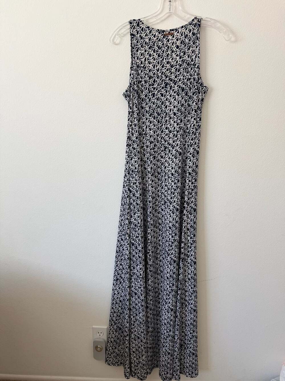 MICHAEL Michael Kors Blue and White Geometric Print Sleeveless Maxi Dress Size M - Picture 4 of 5